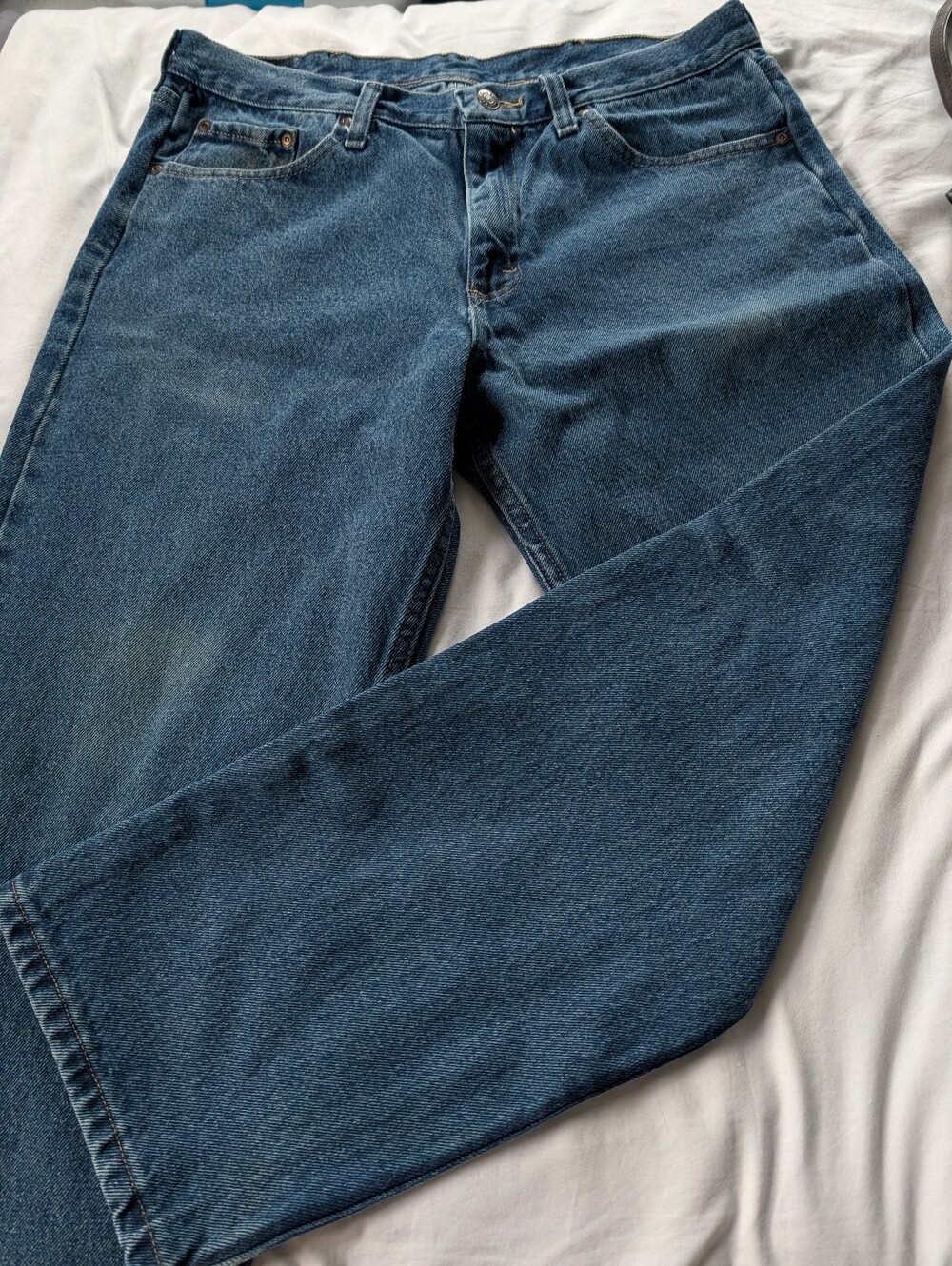 Wrangler Men's Blue Jeans. Size Waist 34" Inseam 29". Button/Zip Closure
